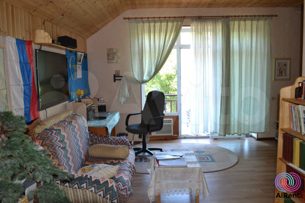 Дом 245 м² на участке 4,6 сот.